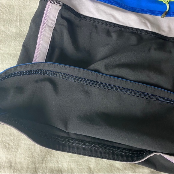 Lululemon Black / Tricolored Shorts Size 6 - Picture 13 of 16